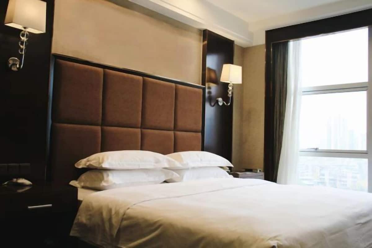 Minibar, in-room safe, desk, blackout drapes