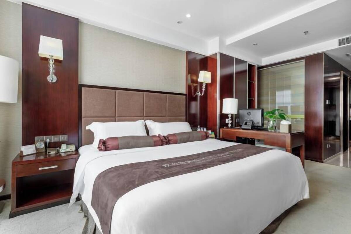 Minibar, in-room safe, desk, blackout curtains