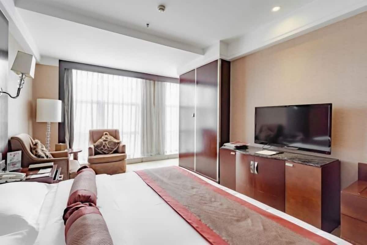 Minibar, in-room safe, desk, blackout drapes