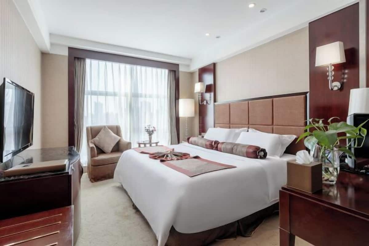 Minibar, in-room safe, desk, blackout curtains