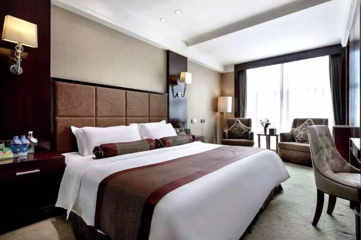 Minibar, in-room safe, desk, blackout curtains
