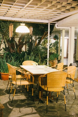 Breakfast and dinner served - Hotel Bumi Asih (Bandung)