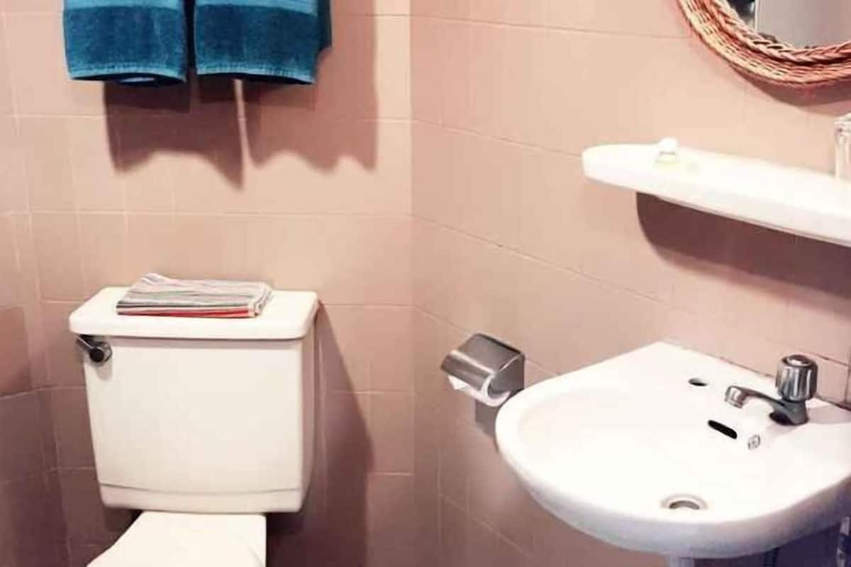Bathroom | Shower, free toiletries, hair dryer, slippers