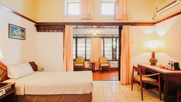 Bureau, rideaux occultants, Wi-Fi gratuit, draps fournis