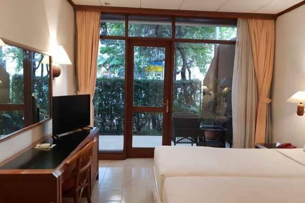 Desk, blackout curtains, free WiFi, bed sheets