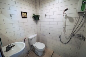 Standard Room | Bathroom | Shower, free toiletries - Jing Funny Foo (Hua Hin)