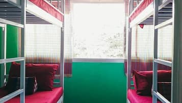 Shared Dormitory | In-room safe, free WiFi