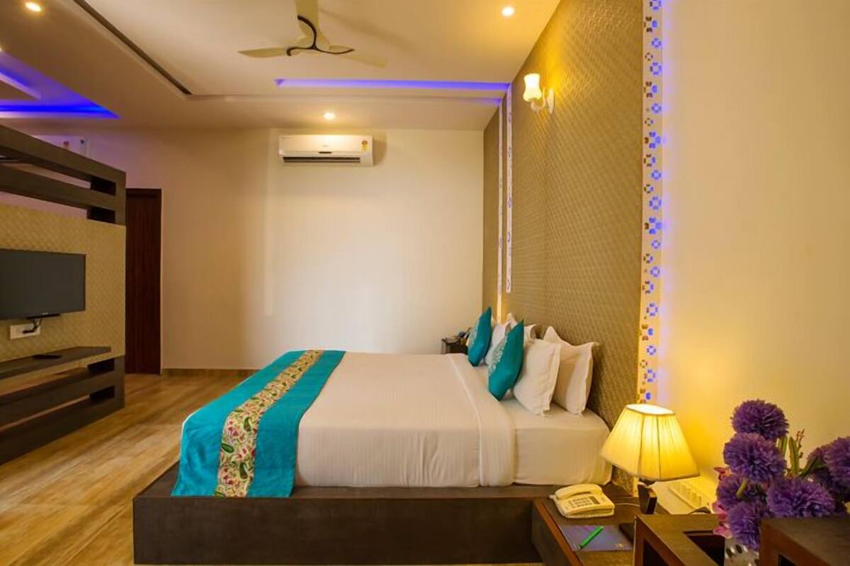 In-room safe, desk, rollaway beds, free WiFi