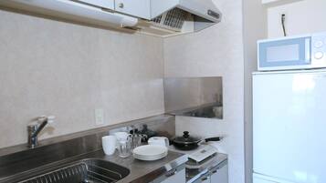 Fridge, microwave, stovetop, electric kettle