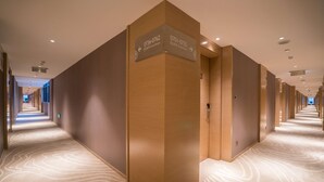 書桌、免費無線上網、床單