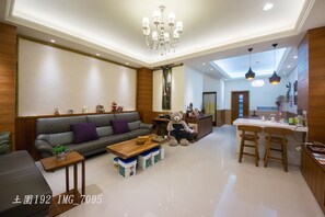 Lobby sitting area - Tu Wei 192 (Zhuangwei)