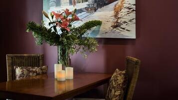 Studio | In-room dining