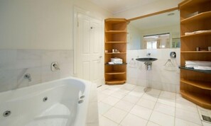 Suite | Bathroom | Separate bathtub and shower, hair dryer, towels, soap - Lakeside Suites 3 (Daylesford)