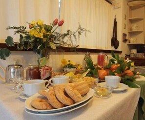 Tägliches inbegriffenes Frühstücksbuffet