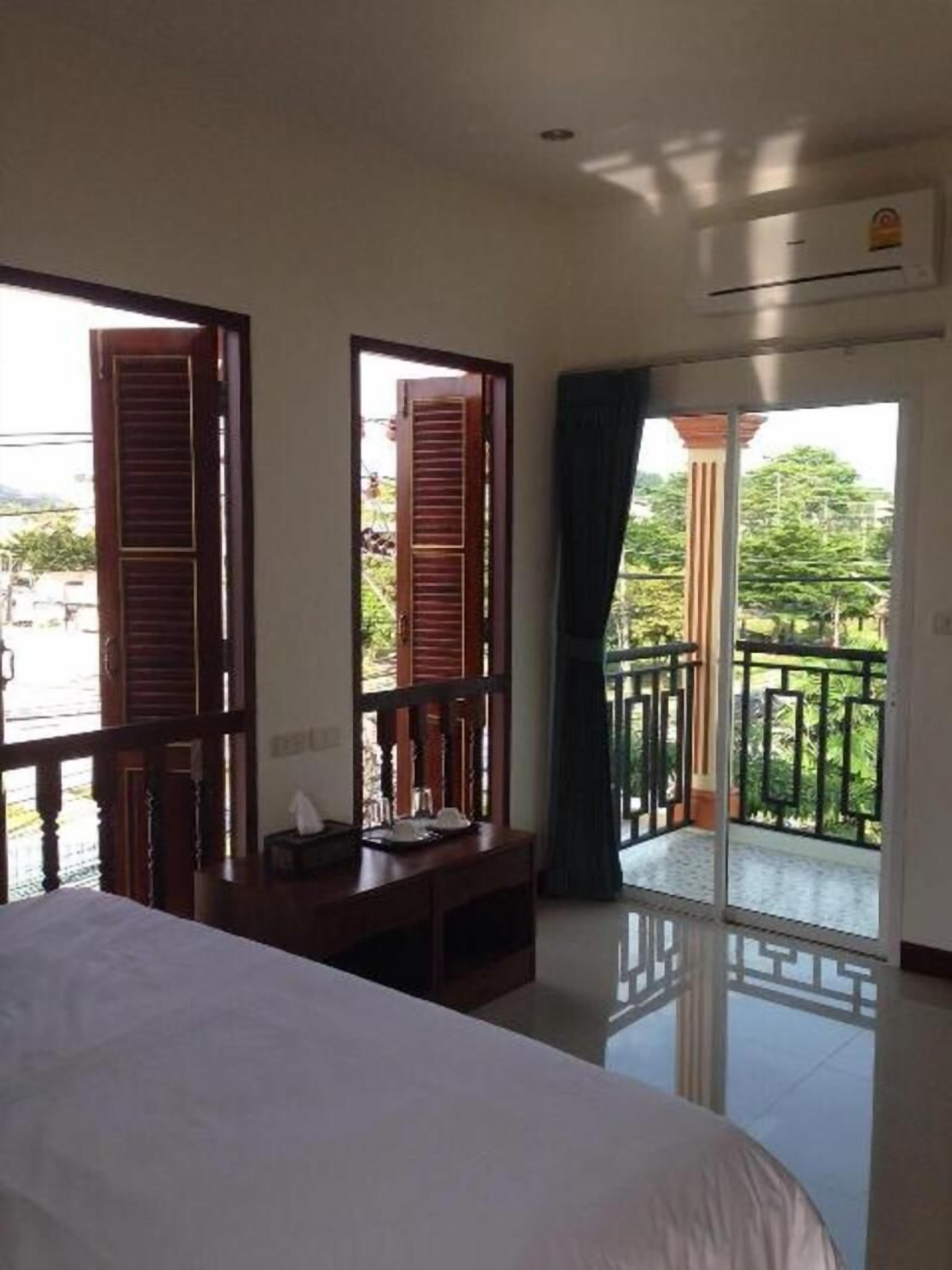 In-room safe, desk, free WiFi, bed sheets