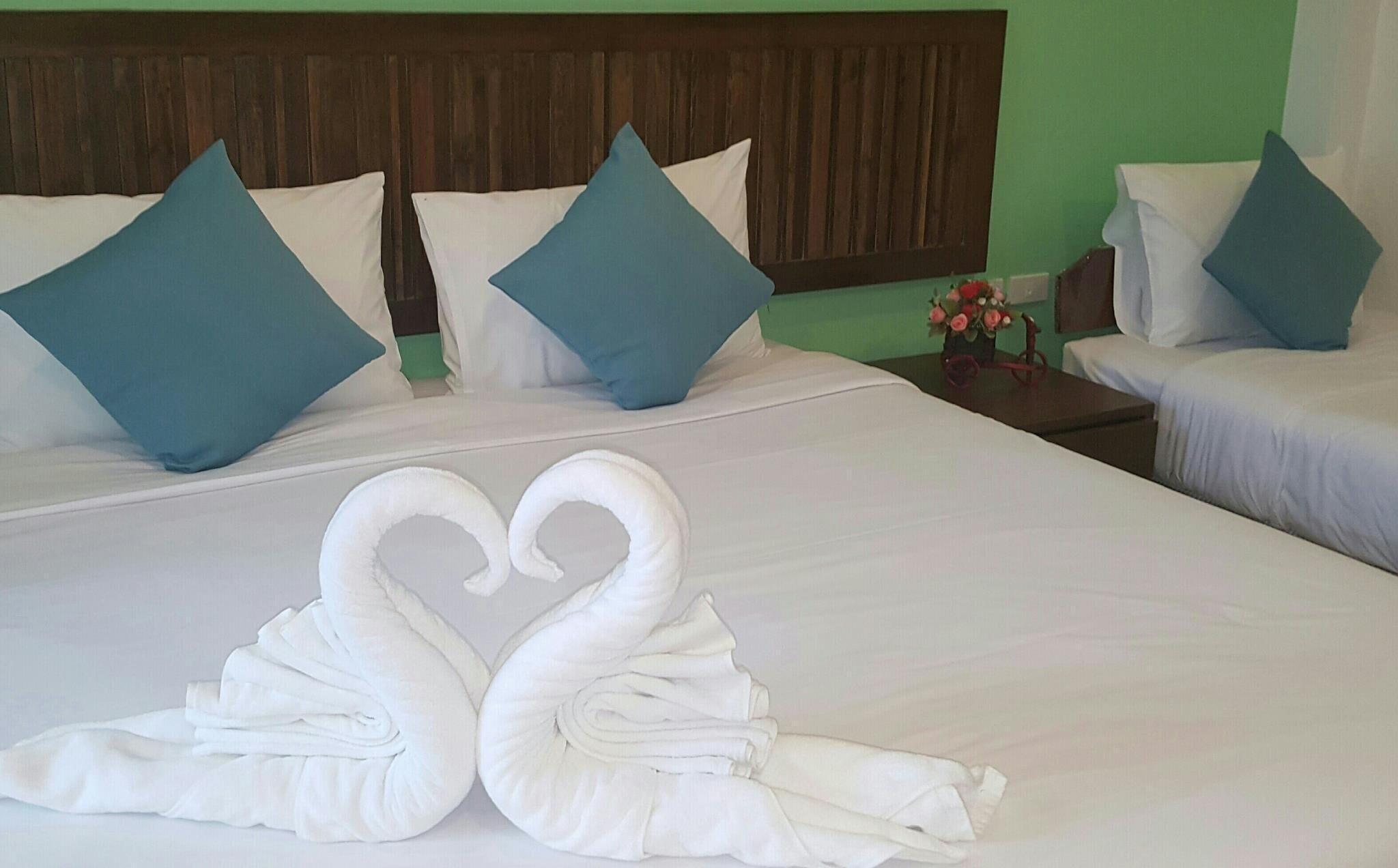 Safe på rommet, skrivebord, wi-fi (inkludert) og sengetøy