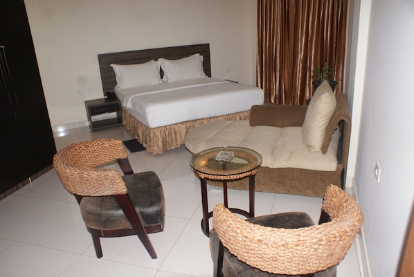 In-room safe, blackout curtains, free WiFi