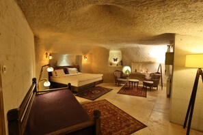 Deluxe Room | Egyptian cotton sheets, premium bedding, pillow-top beds, in-room safe - Demisos Caves The Hotel (Ürgüp)
