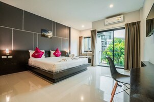 Habitación estándar con 1 cama doble o 2 individuales | Escritorio, espacio para trabajar con un portátil, cortinas opacas