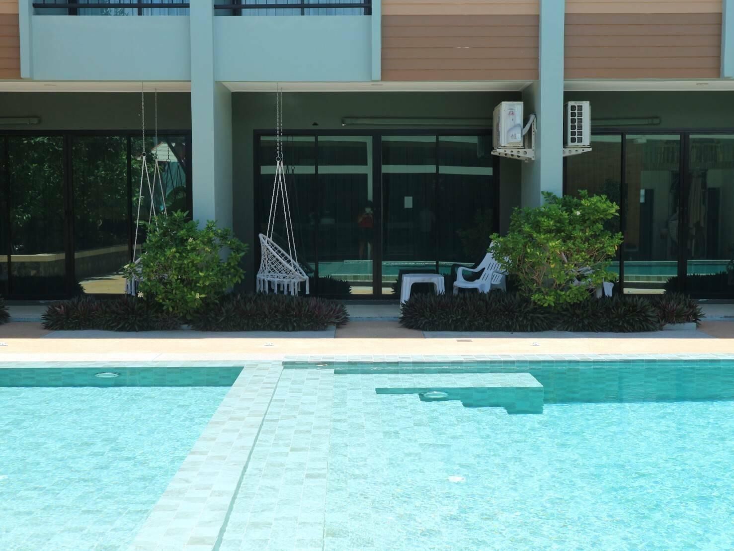 deluxe room, pool access | view from room