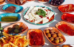 Free daily local cuisine breakfast - Katina Bozcaada (Bozcaada)