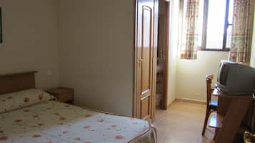 Double Room, 1 Double Bed, Private Bathroom | Desk, blackout curtains, iron/ironing board, free WiFi