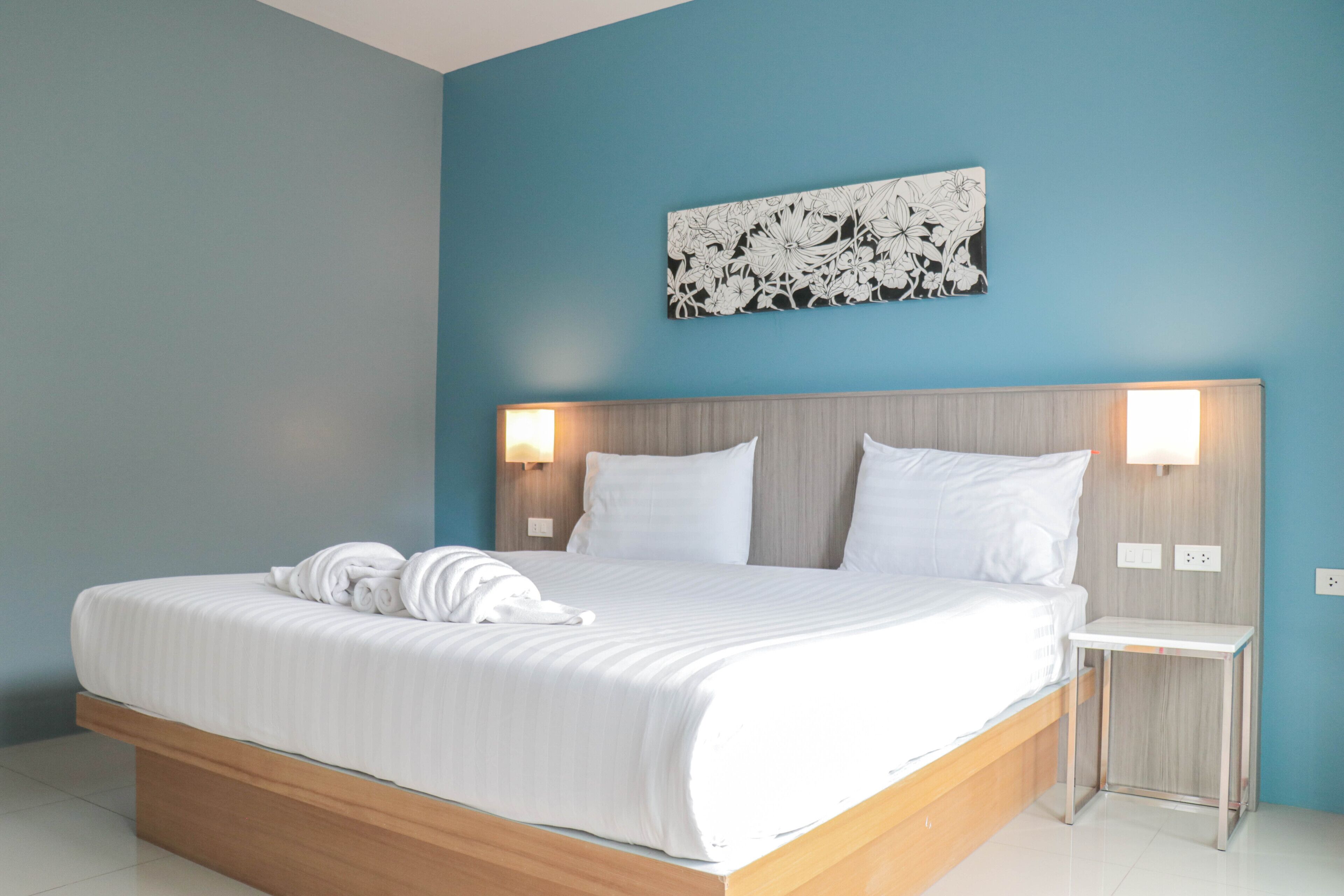 deluxe double room | blackout curtains, free wifi, bed sheets