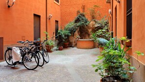 Unclassified image, 2 of 55, button - Lappartamento - Colosseo Area (Rome)