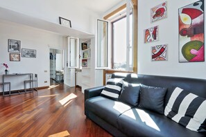 Loft | Soggiorno | TV a schermo piatto 40 pollici con canali digitali, TV