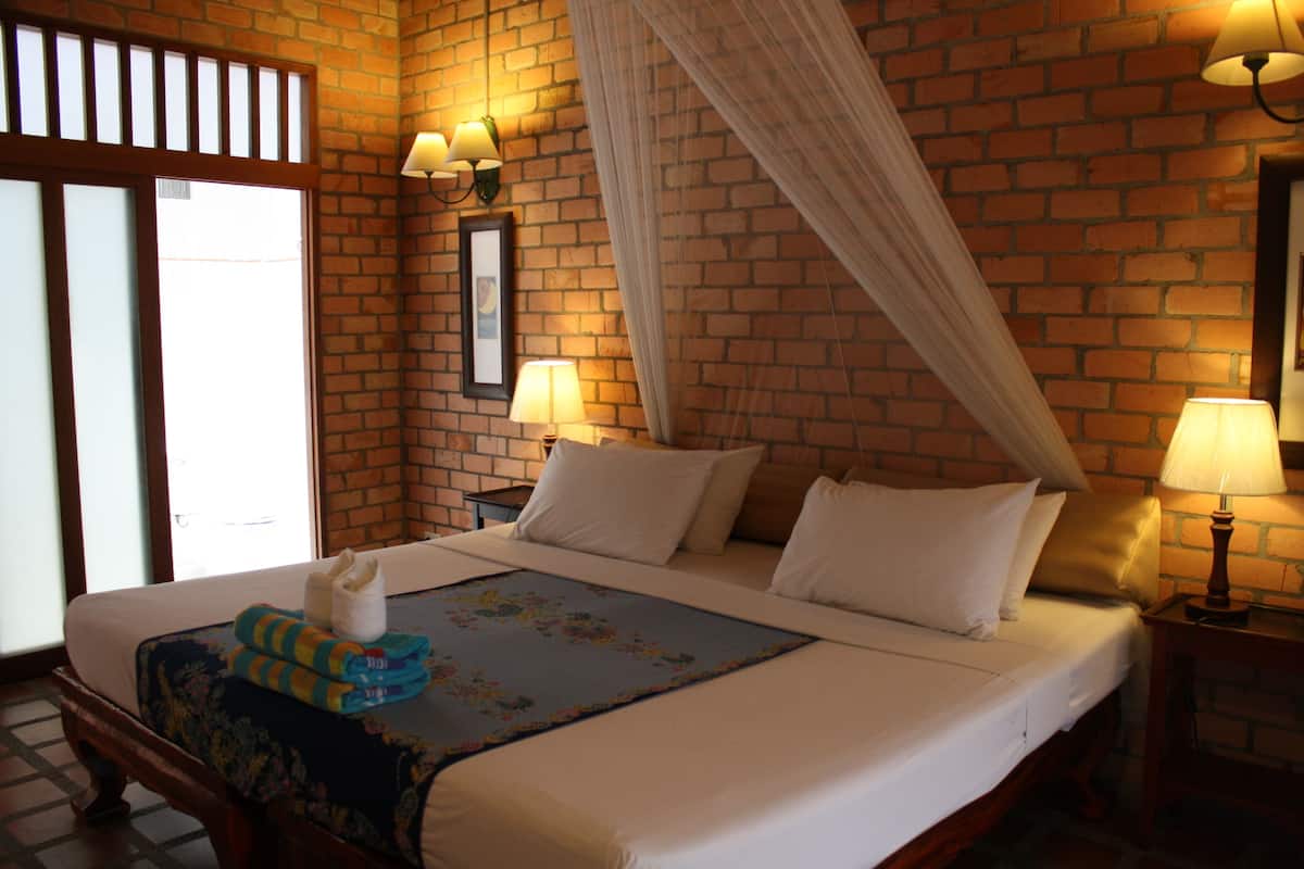 standard room | in-room safe, free wifi