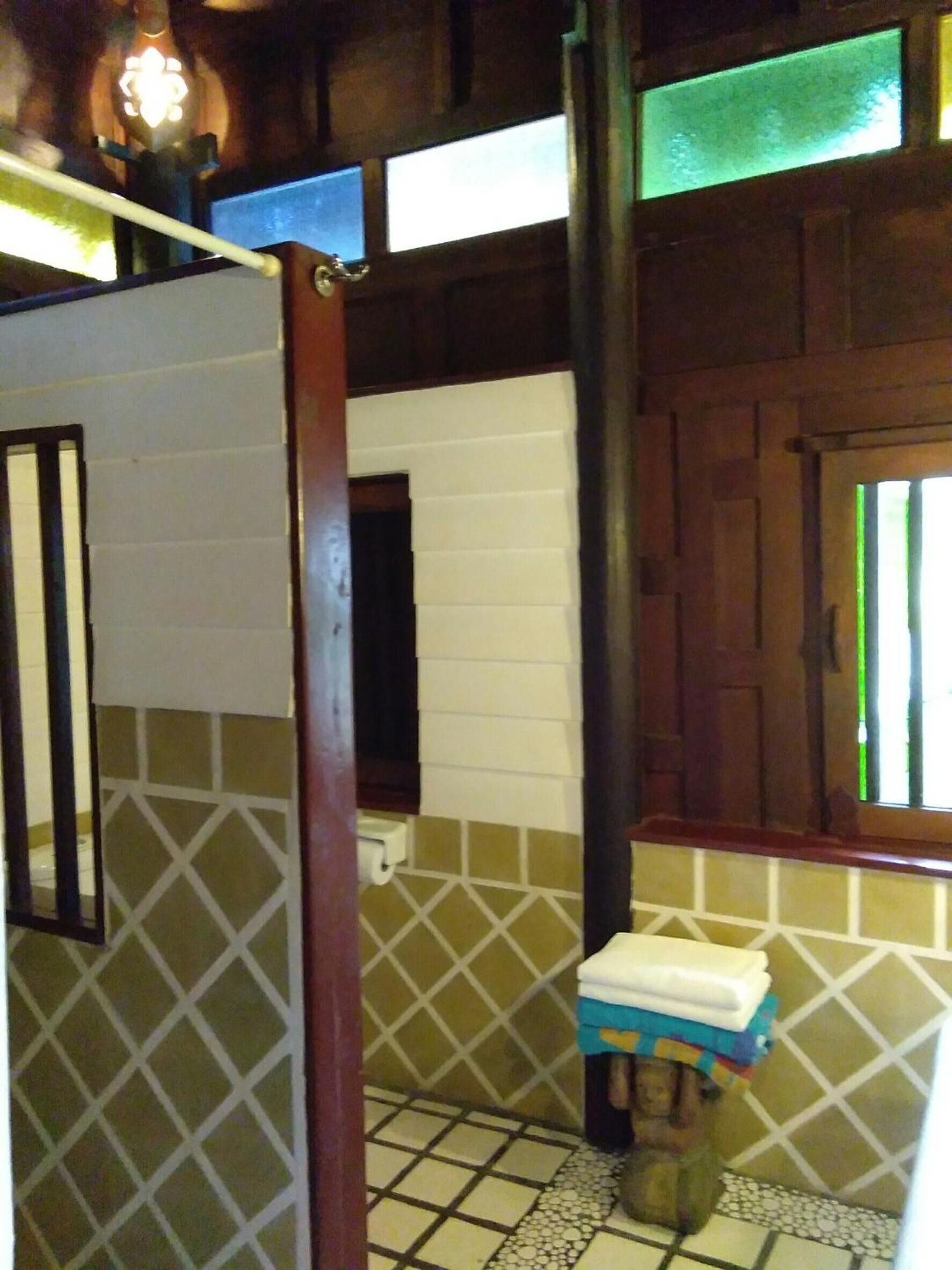 shower, free toiletries, hair dryer, towels