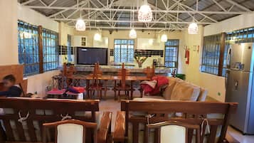 Breakfast, lunch, dinner served; local and international cuisine