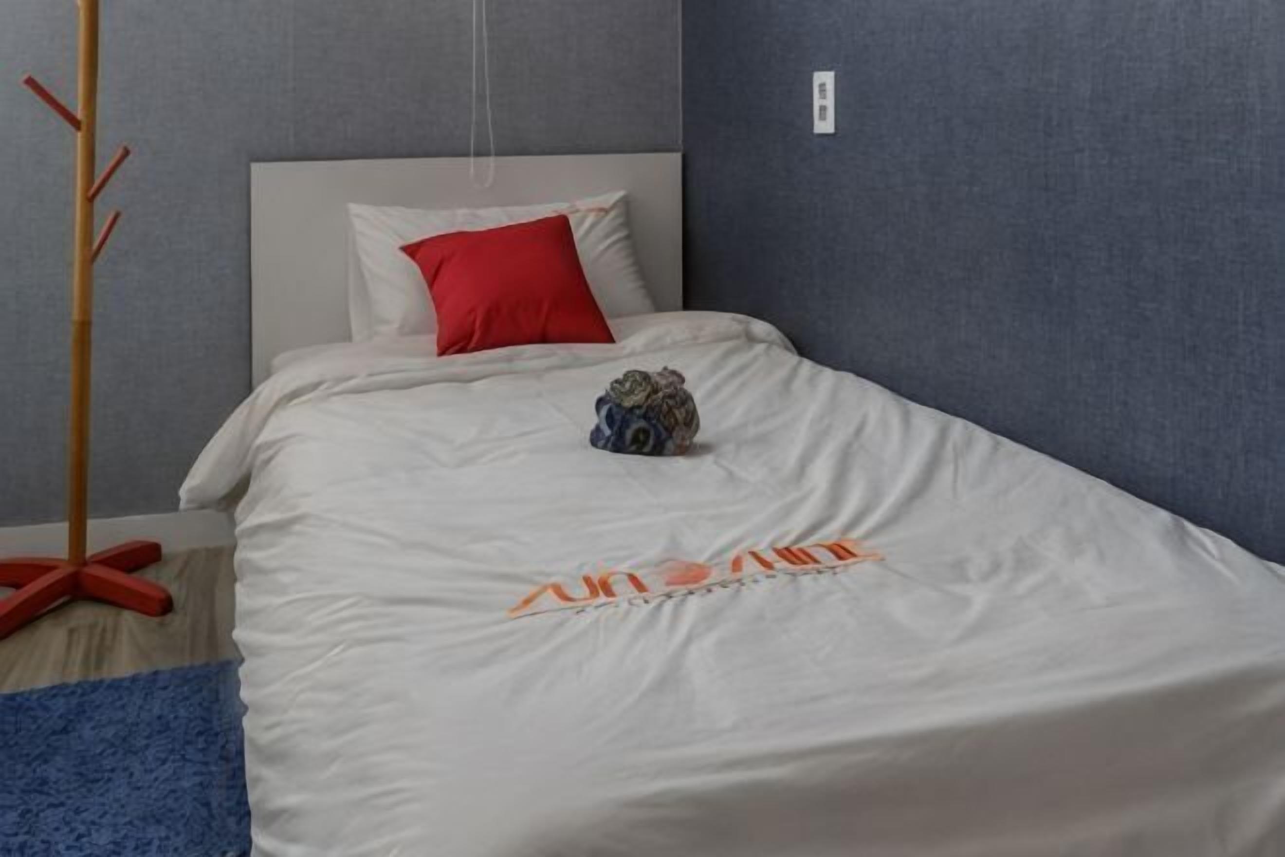 Escritorio, wifi gratis, ropa de cama y accesible en silla de ruedas