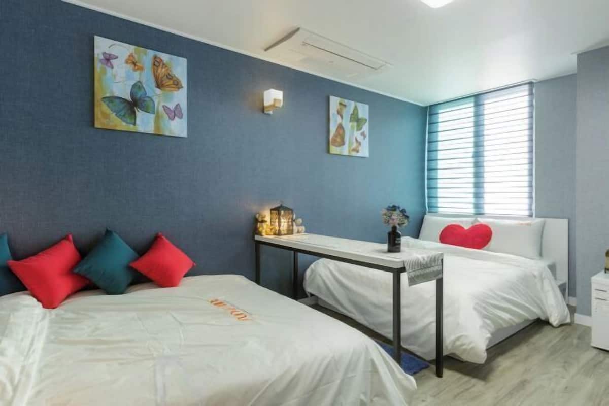 Escrivaninha, Wi-Fi de cortesia, roupa de cama