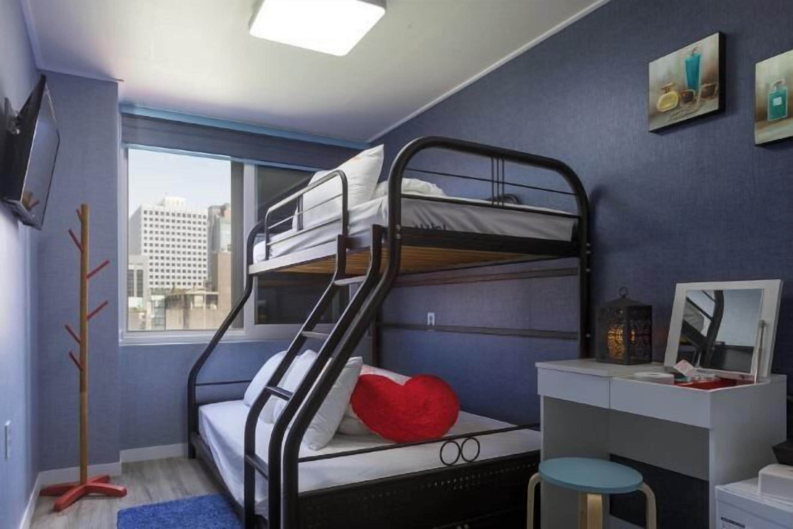 Escrivaninha, Wi-Fi de cortesia, roupa de cama