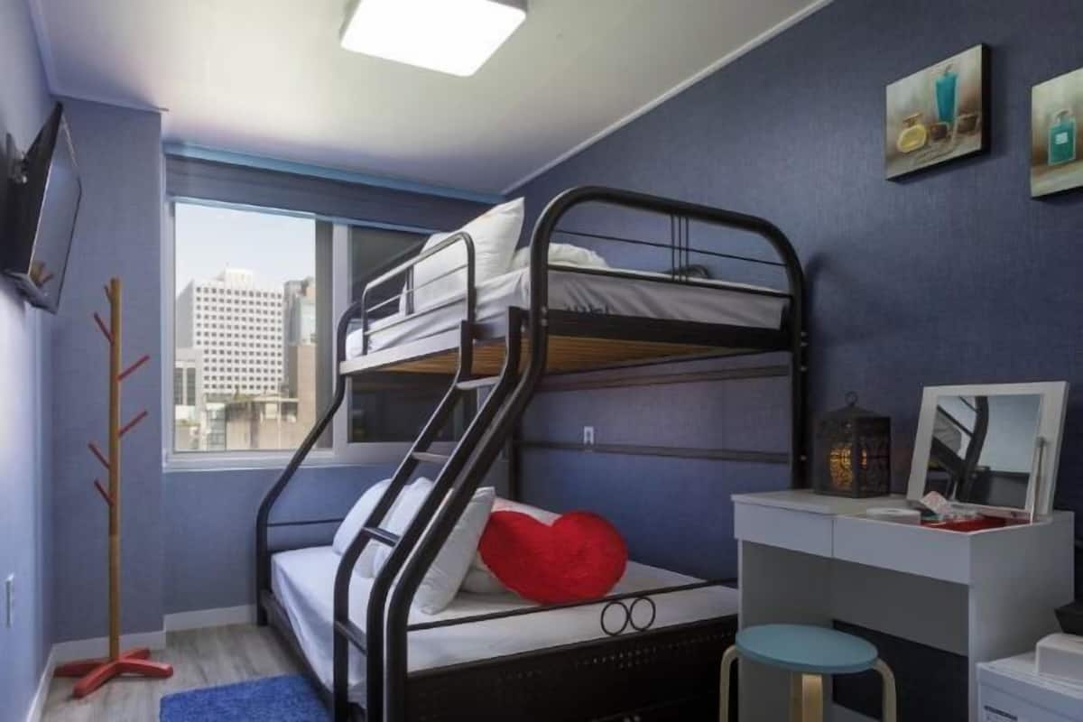 Escrivaninha, Wi-Fi de cortesia, roupa de cama