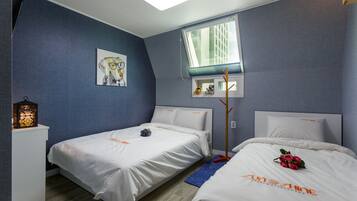 Triple Room | Desk, free WiFi, bed sheets, wheelchair access