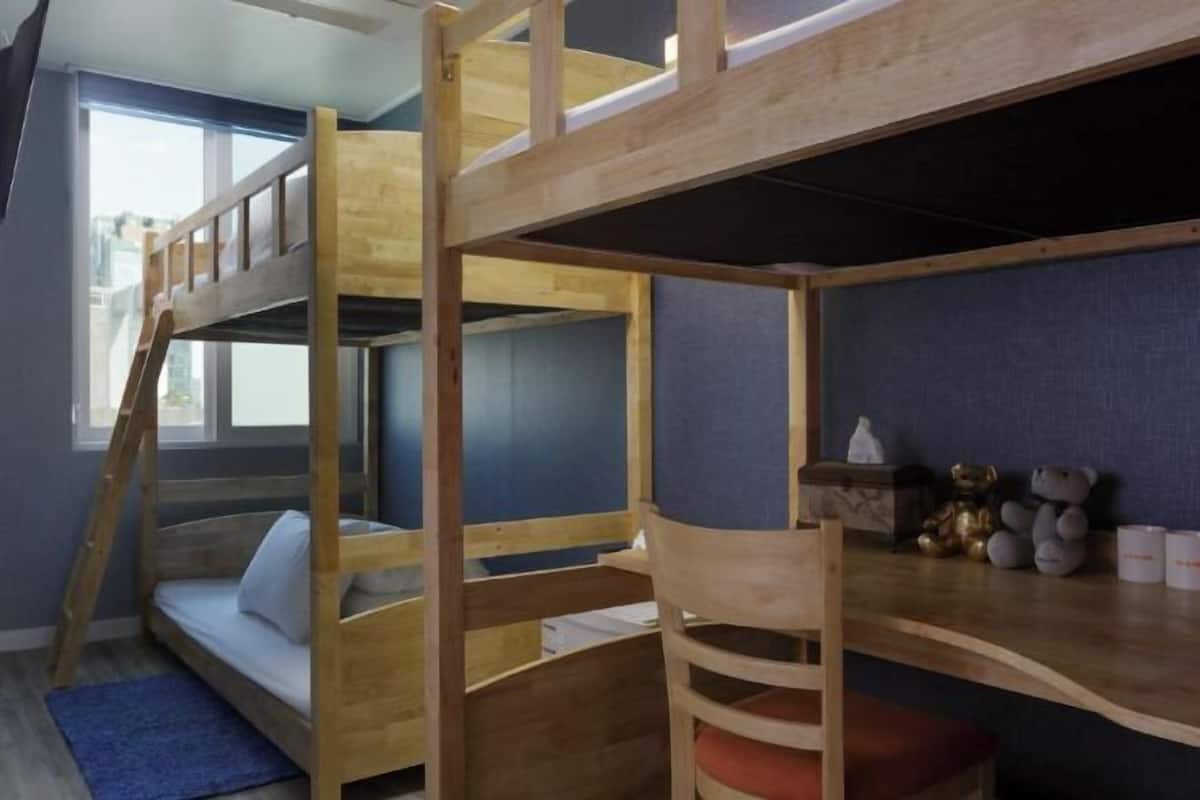 Escrivaninha, Wi-Fi de cortesia, roupa de cama