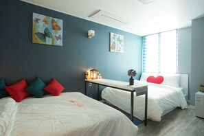 Chambre familiale | Bureau, accès au Wi-Fi (inclus), literie fournie