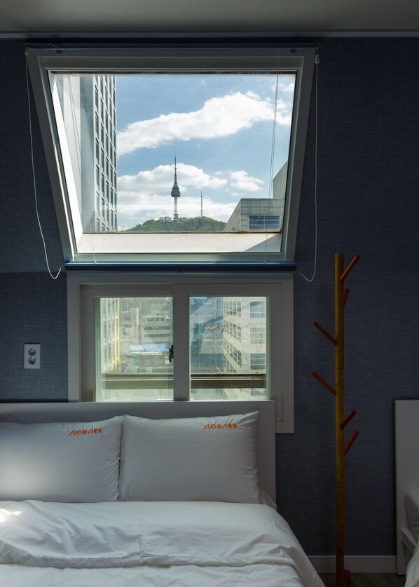 三人房 | 書桌、免費 Wi-Fi、床單、方便輪椅出入