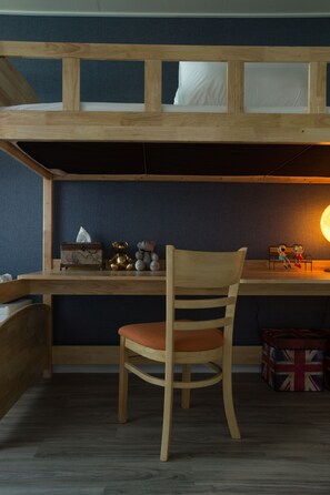 Værelse til 3 personer (Bunk beds) | Skrivebord, gratis Wi-Fi, sengetøj, adgang for kørestole