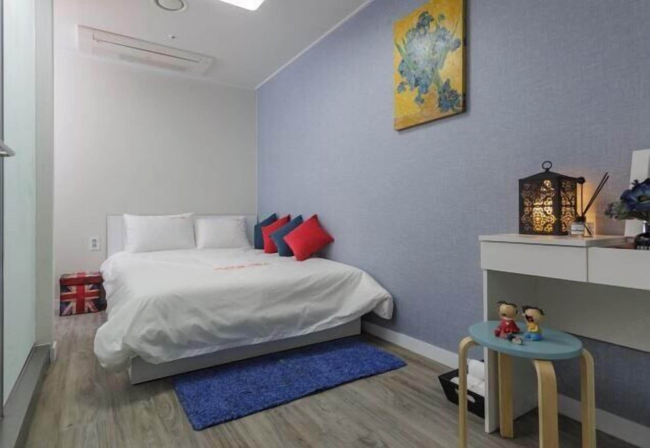 Escrivaninha, Wi-Fi de cortesia, roupa de cama