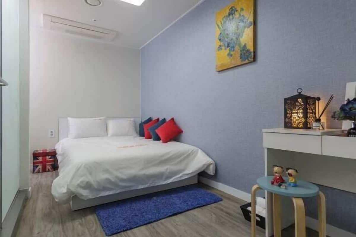 Escrivaninha, Wi-Fi de cortesia, roupa de cama