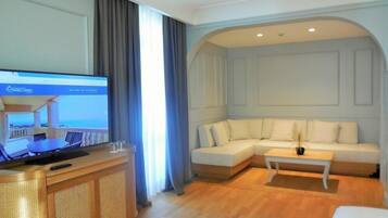 Luxury Suite | Premium bedding, memory foam beds, minibar, in-room safe