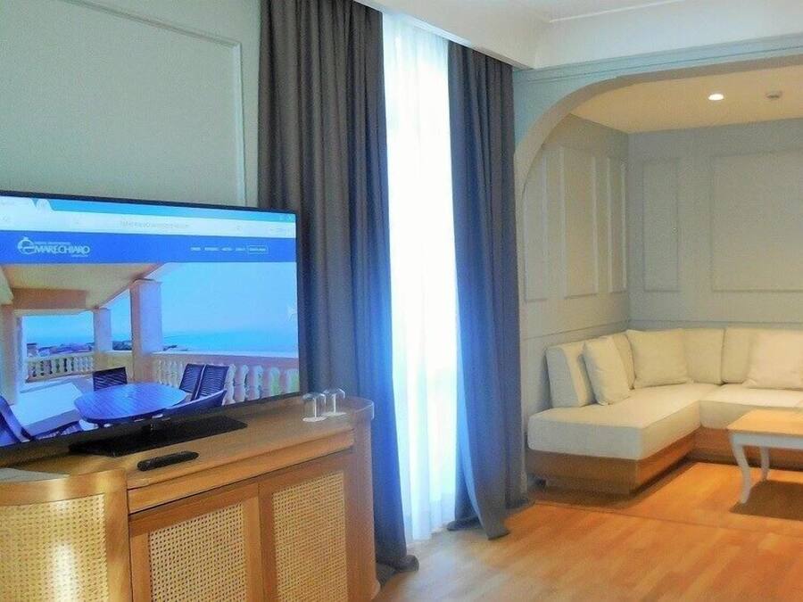 Luxury Suite | Premium bedding, memory-foam beds, minibar, in-room safe