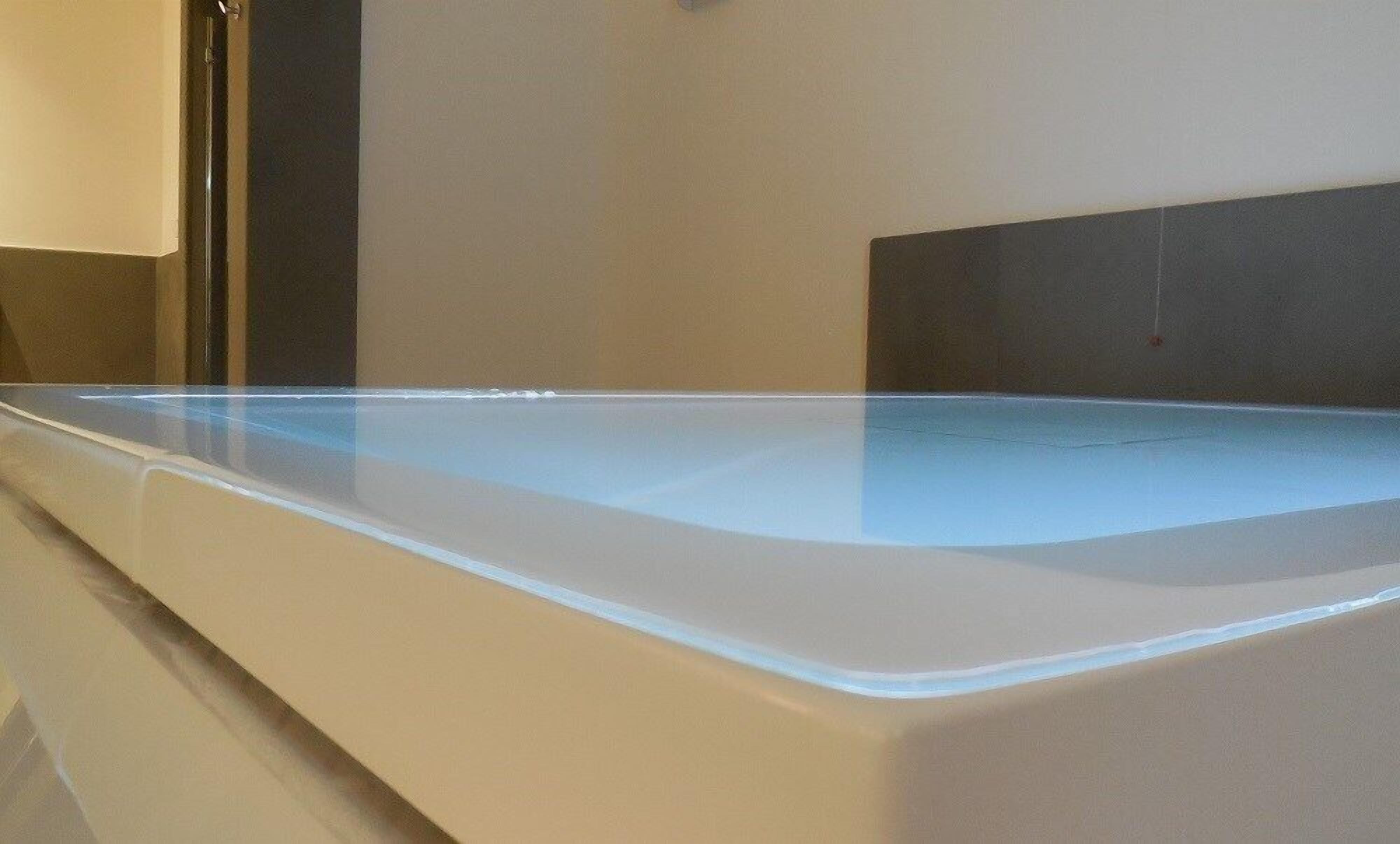 Luksussuite | Bad | Toalettartikler (inkludert), hårføner, badekåper og tøfler