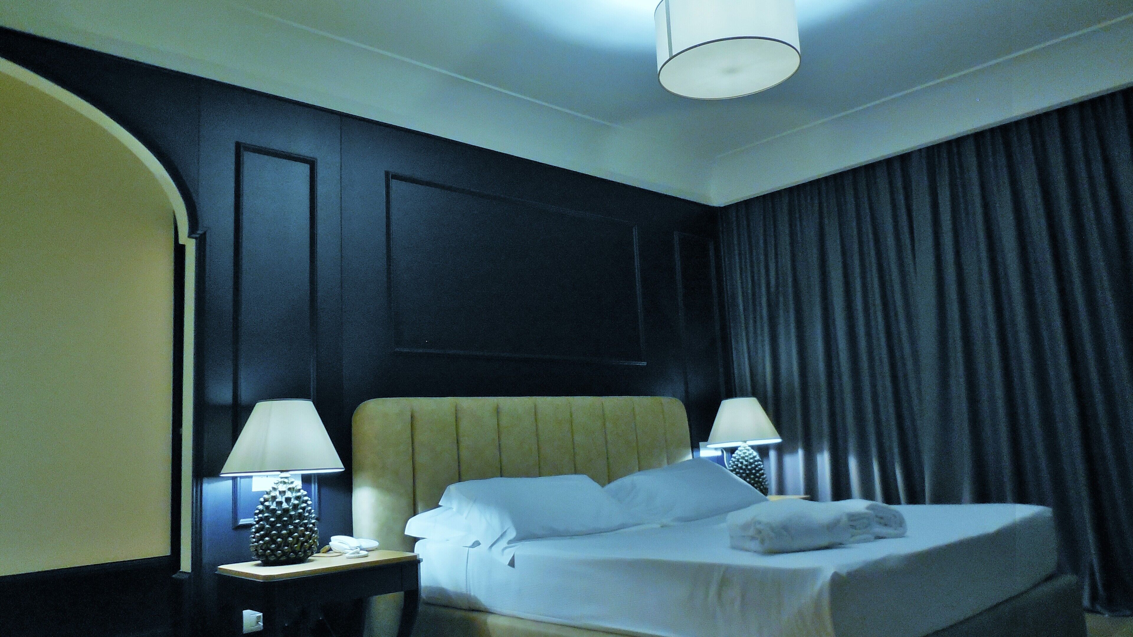 executive suite | premium bedding, memory-foam beds, minibar, in-room safe
