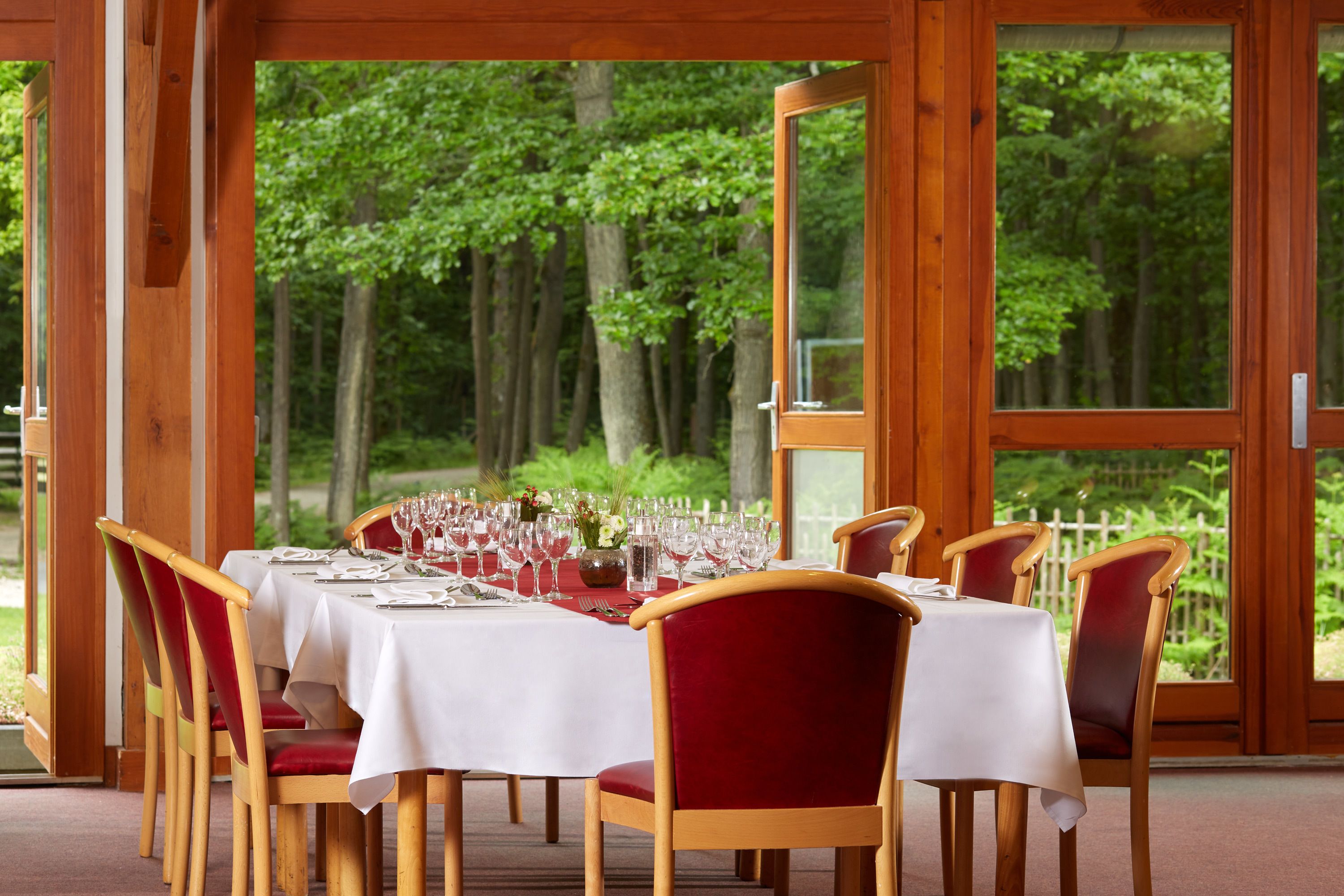 Breakfast, dinner served; French cuisine, garden views 