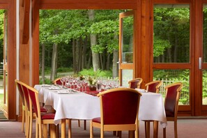 供應早餐和晚餐,法國料理,花園景觀