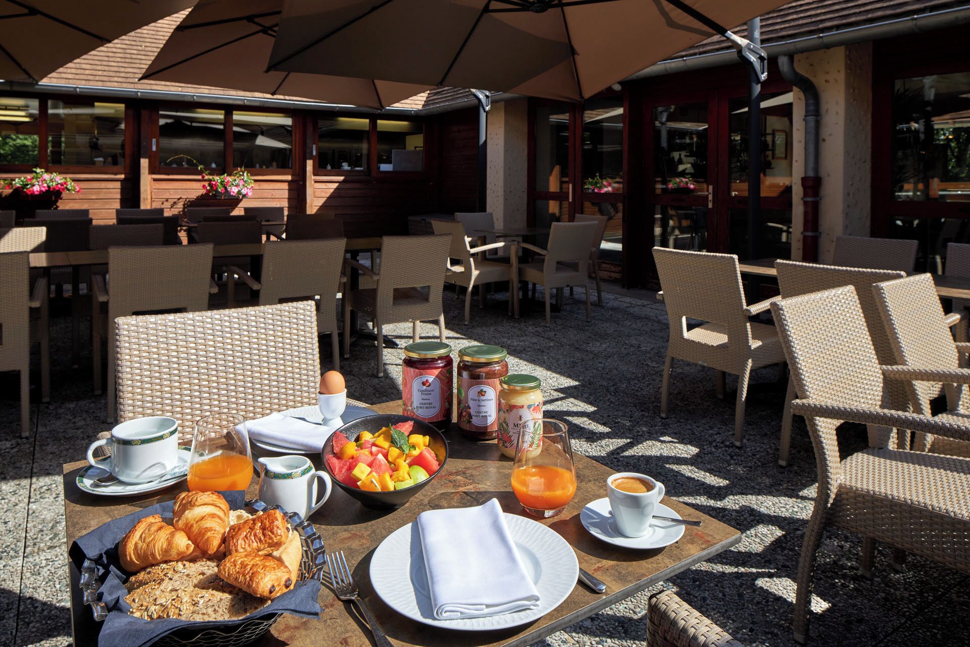 Morgenmadsbuffet mod et gebyr på hverdage